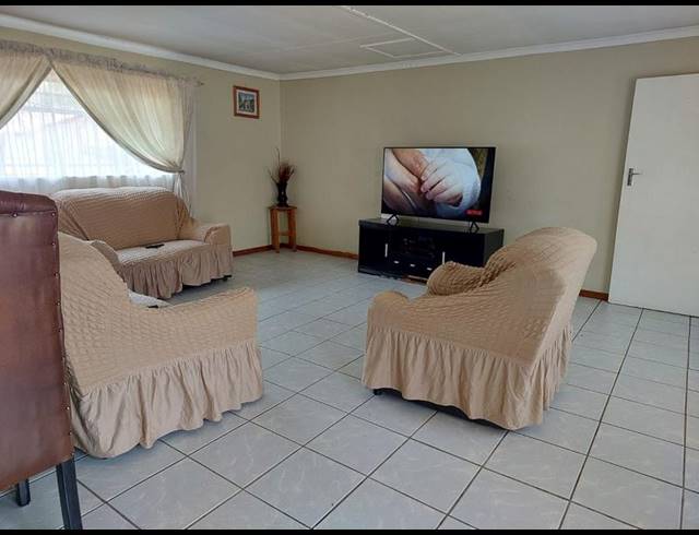 3 BEDROOM APARTMENT FOR SALE IN BOOYSENS